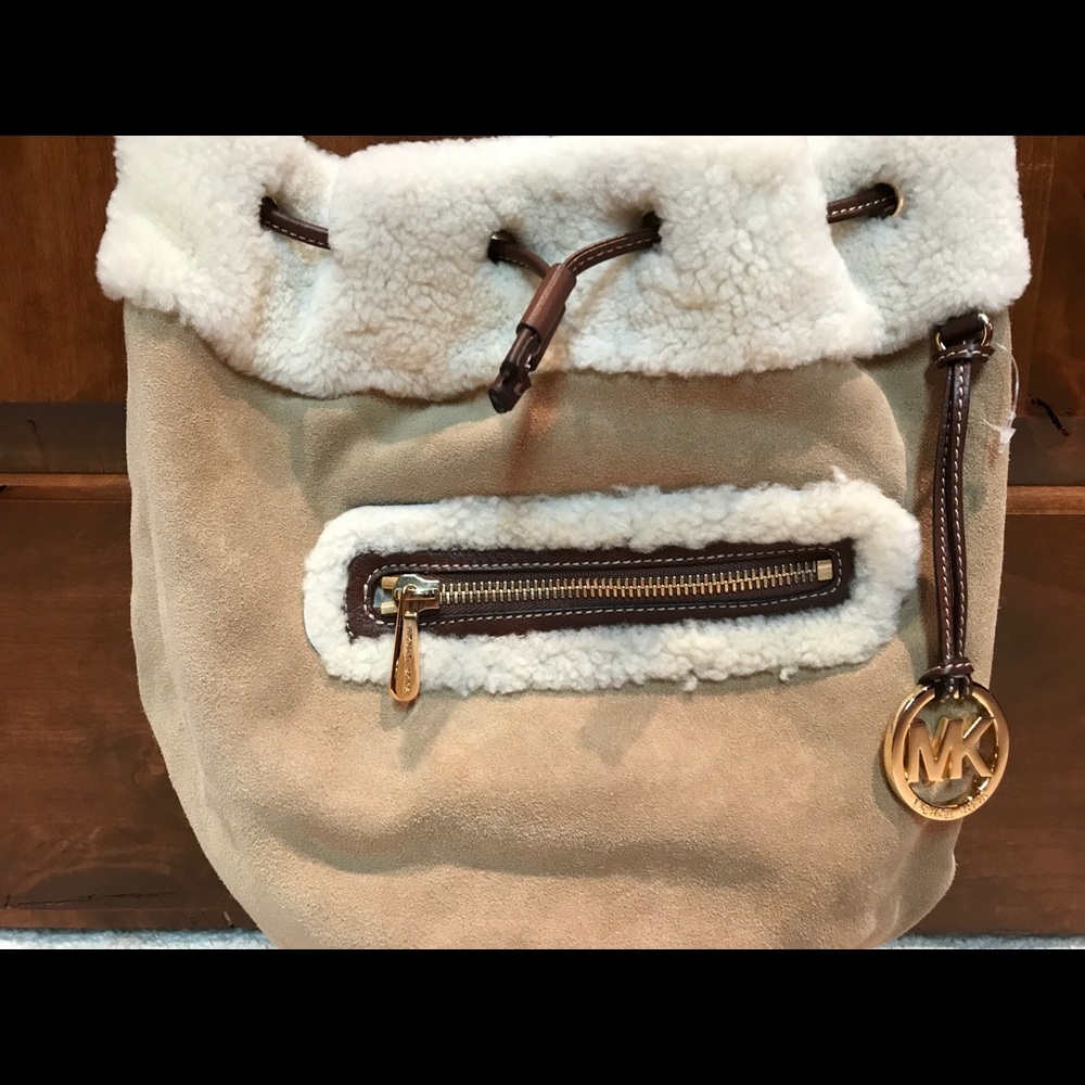 Michael Kors Tan Shoulder Bag Elegant Design - Picture 3 of 5